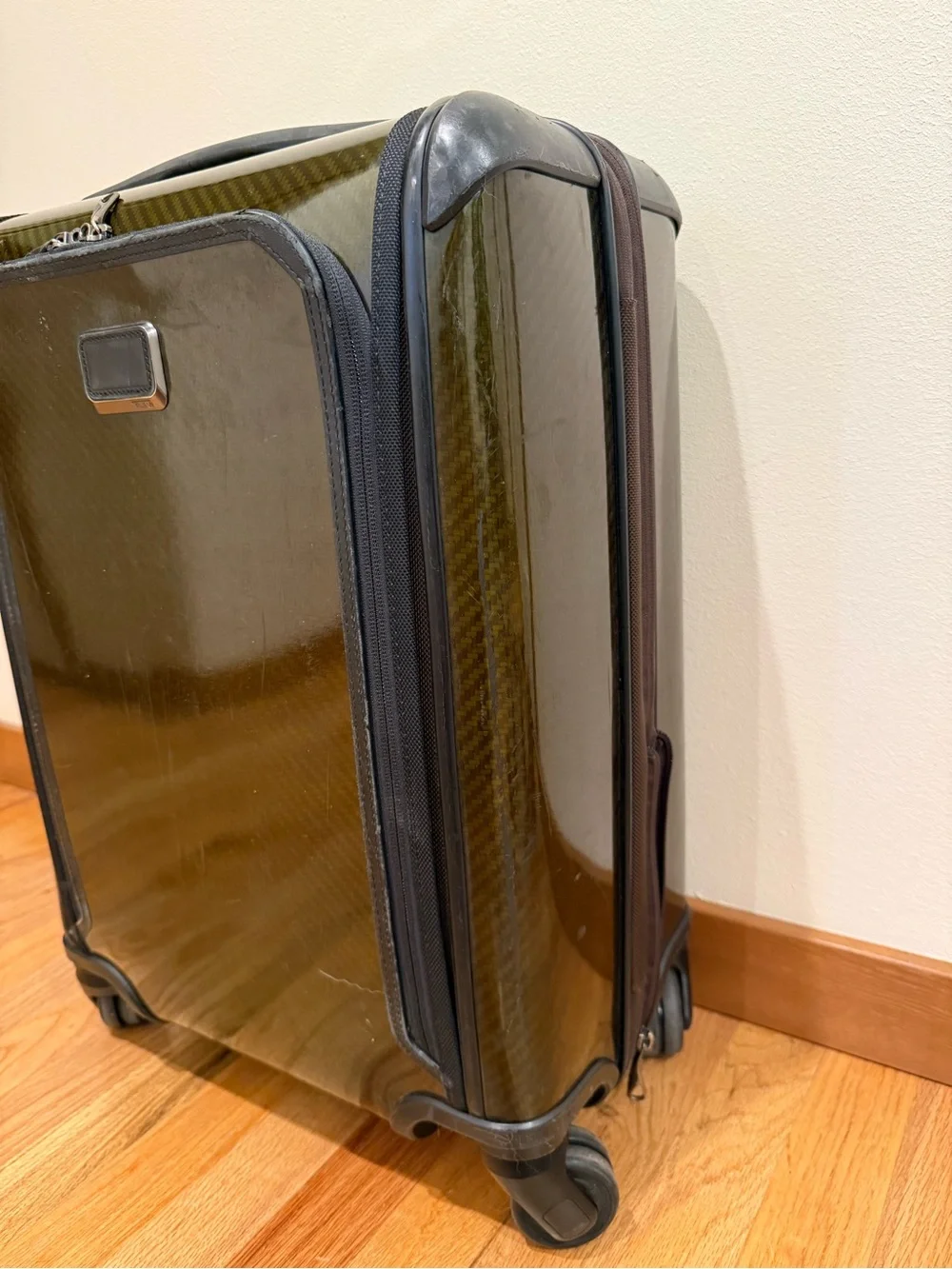 Preowned Tumi Tegra Lite Max 28721 Continental 22” Spinner Exp CarryOn Luggage